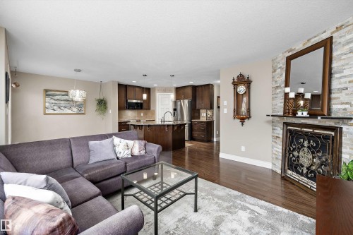 17332 6 Avenue Sw, Edmonton, AB - Indoor Photo Showing Living Room