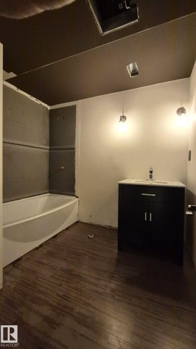 131 57 Street Sw, Edmonton, AB - Indoor Photo Showing Other Room