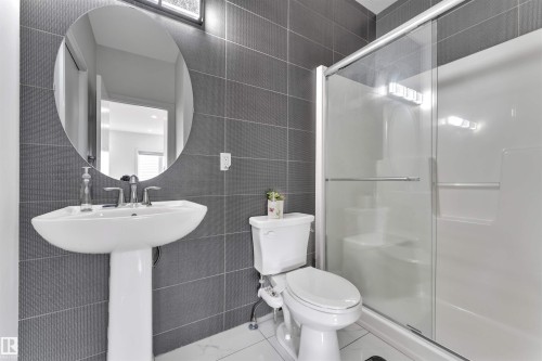 5208 23A Avenue Sw, Edmonton, AB - Indoor Photo Showing Bathroom