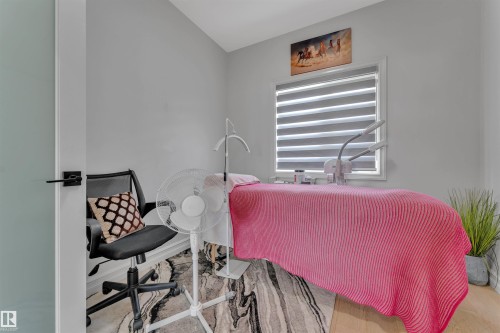 5208 23A Avenue Sw, Edmonton, AB - Indoor Photo Showing Bedroom