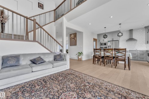 5208 23A Avenue Sw, Edmonton, AB - Indoor Photo Showing Living Room