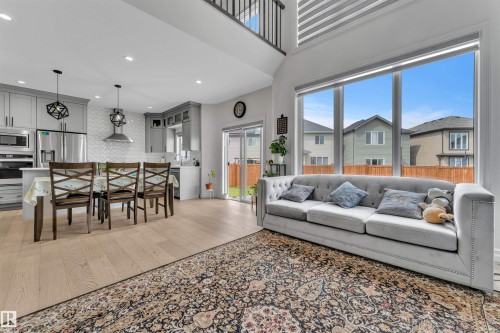 5208 23A Avenue Sw, Edmonton, AB - Indoor Photo Showing Living Room