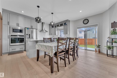 5208 23A Avenue Sw, Edmonton, AB - Indoor