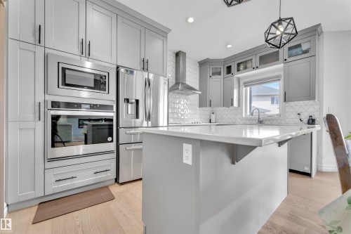 5208 23A Avenue Sw, Edmonton, AB - Indoor Photo Showing Kitchen With Upgraded Kitchen