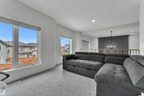 5208 23A Avenue Sw, Edmonton, AB - Indoor Photo Showing Living Room