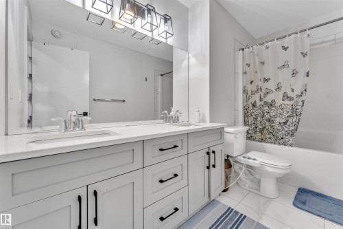 5208 23A Avenue Sw, Edmonton, AB - Indoor Photo Showing Bathroom