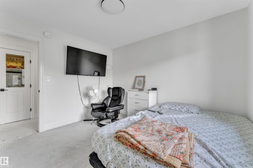 5208 23A Avenue Sw, Edmonton, AB - Indoor Photo Showing Bedroom