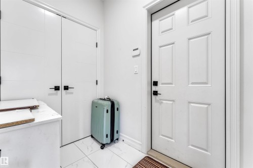 5208 23A Avenue Sw, Edmonton, AB - Indoor