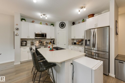 1020 Daniels Loop Sw, Edmonton, AB - Indoor Photo Showing Kitchen