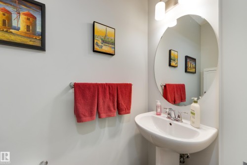 1020 Daniels Loop Sw, Edmonton, AB - Indoor Photo Showing Bathroom