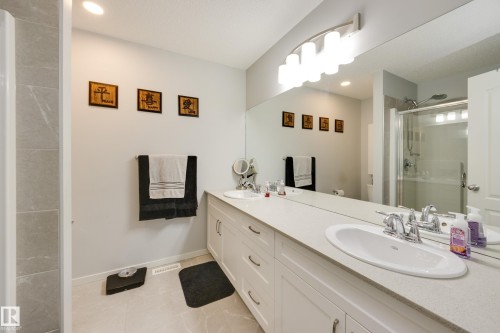 1020 Daniels Loop Sw, Edmonton, AB - Indoor Photo Showing Bathroom