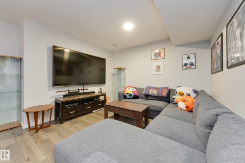 1020 Daniels Loop Sw, Edmonton, AB - Indoor Photo Showing Living Room