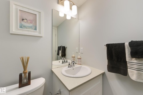 1020 Daniels Loop Sw, Edmonton, AB - Indoor Photo Showing Bathroom