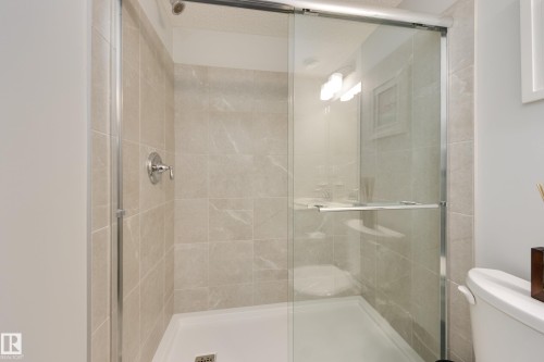 1020 Daniels Loop Sw, Edmonton, AB - Indoor Photo Showing Bathroom