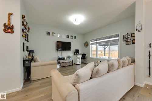 1020 Daniels Loop Sw, Edmonton, AB - Indoor Photo Showing Living Room