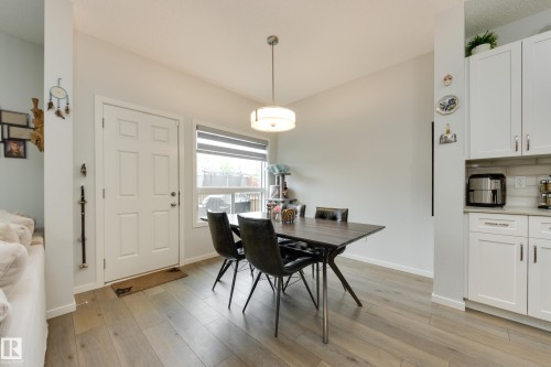 1020 Daniels Loop Sw, Edmonton, AB - Indoor Photo Showing Dining Room