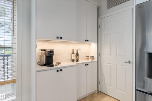 #105 10108 125 St Nw, Edmonton, AB - Indoor