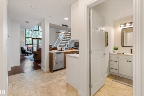 #105 10108 125 St Nw, Edmonton, AB - Indoor