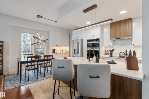 #105 10108 125 St Nw, Edmonton, AB - Indoor