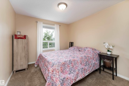 #339 1520 Hammond Ga Nw, Edmonton, AB - Indoor Photo Showing Bedroom