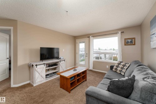 #339 1520 Hammond Ga Nw, Edmonton, AB - Indoor Photo Showing Living Room