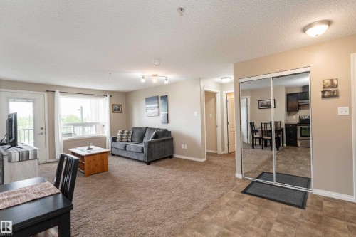 #339 1520 Hammond Ga Nw, Edmonton, AB - Indoor Photo Showing Living Room