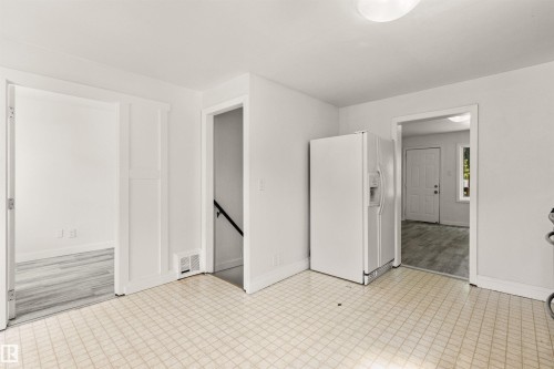12014 58 Street Nw, Edmonton, AB - Indoor Photo Showing Other Room