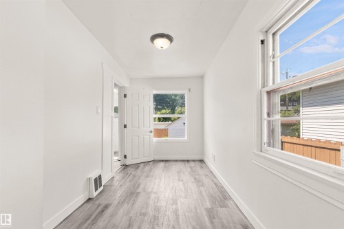 12014 58 Street Nw, Edmonton, AB - Indoor Photo Showing Other Room