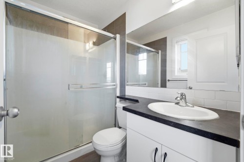 #18 13810 166 Av Nw, Edmonton, AB - Indoor Photo Showing Bathroom