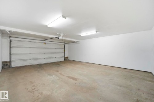 #18 13810 166 Av Nw, Edmonton, AB - Indoor Photo Showing Garage