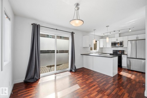 #18 13810 166 Av Nw, Edmonton, AB - Indoor Photo Showing Kitchen