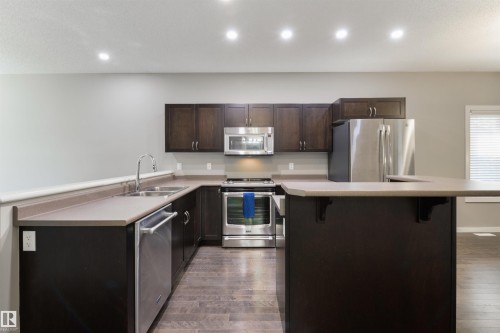 7058 Cardinal Way Sw, Edmonton, AB - Indoor Photo Showing Kitchen With Double Sink With Upgraded Kitchen