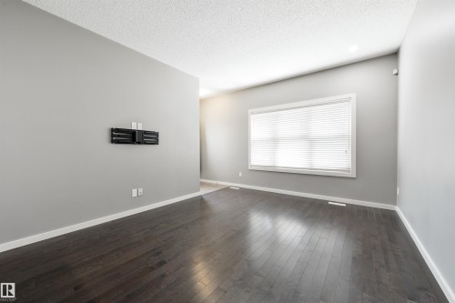 7058 Cardinal Way Sw, Edmonton, AB - Indoor Photo Showing Other Room