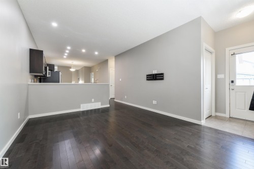 7058 Cardinal Way Sw, Edmonton, AB - Indoor Photo Showing Other Room
