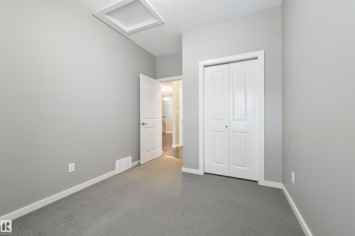 7058 Cardinal Way Sw, Edmonton, AB - Indoor Photo Showing Other Room