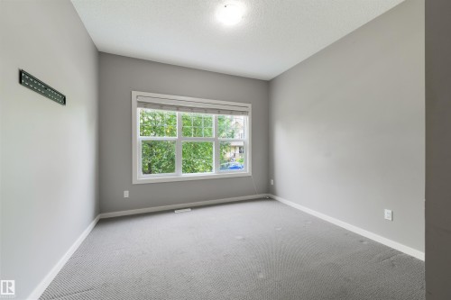7058 Cardinal Way Sw, Edmonton, AB - Indoor Photo Showing Other Room
