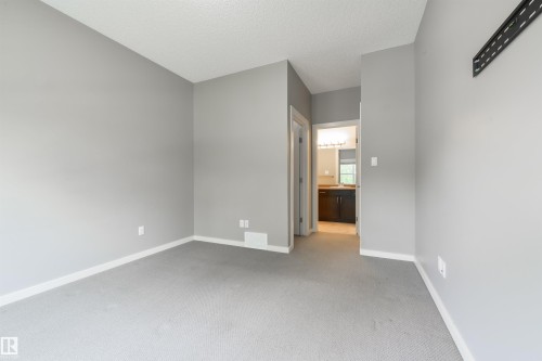 7058 Cardinal Way Sw, Edmonton, AB - Indoor Photo Showing Other Room