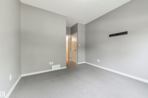 7058 Cardinal Way Sw, Edmonton, AB - Indoor Photo Showing Other Room