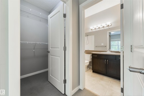 7058 Cardinal Way Sw, Edmonton, AB - Indoor Photo Showing Other Room