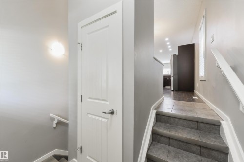 7058 Cardinal Way Sw, Edmonton, AB - Indoor Photo Showing Other Room