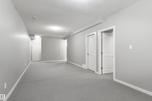 7058 Cardinal Way Sw, Edmonton, AB - Indoor Photo Showing Other Room