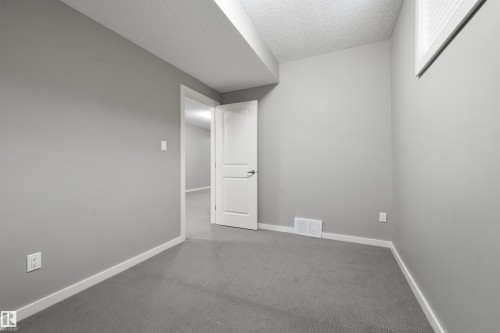 7058 Cardinal Way Sw, Edmonton, AB - Indoor Photo Showing Other Room