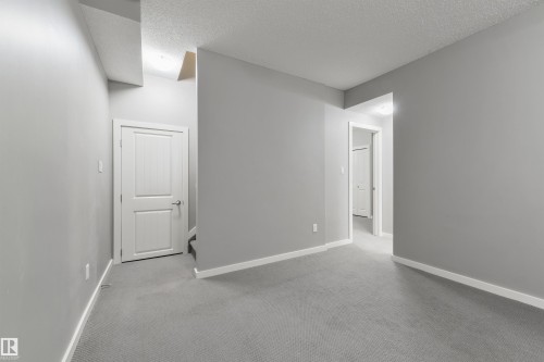 7058 Cardinal Way Sw, Edmonton, AB - Indoor Photo Showing Other Room