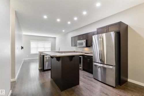 7058 Cardinal Way Sw, Edmonton, AB - Indoor Photo Showing Kitchen With Upgraded Kitchen