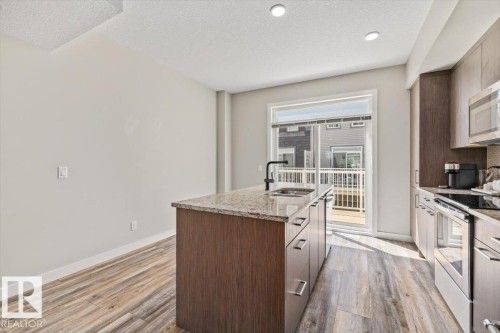#4 1636 Kerr Rd Nw, Edmonton, AB - Indoor Photo Showing Kitchen With Upgraded Kitchen