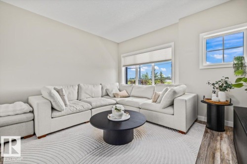 #4 1636 Kerr Rd Nw, Edmonton, AB - Indoor Photo Showing Living Room