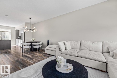 #4 1636 Kerr Rd Nw, Edmonton, AB - Indoor Photo Showing Living Room