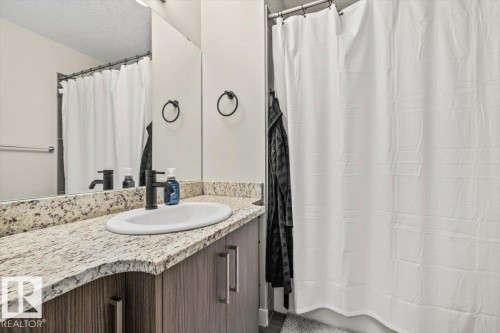#4 1636 Kerr Rd Nw, Edmonton, AB - Indoor Photo Showing Bathroom