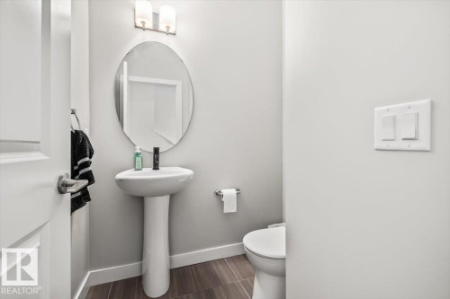 #4 1636 Kerr Rd Nw, Edmonton, AB - Indoor Photo Showing Bathroom
