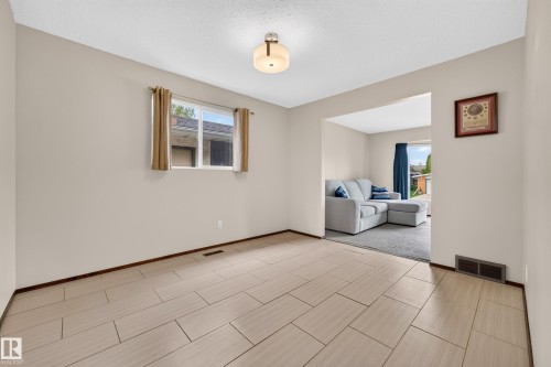 11727 27 Avenue Nw, Edmonton, AB - Indoor Photo Showing Other Room